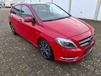 Gebraucht Mercedes B180 122 PS (89 kW) 2011 Rot Van / Kleinbus