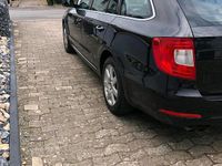 Gebraucht Skoda Superb 125 PS (91 kW) 2011 Schwarz Kombi