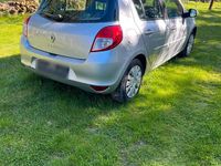 Gebraucht Renault Clio III 75 PS (55 kW) 2010 Silber Kleinwagen