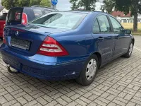 Gebraucht Mercedes C180 143 PS (105 kW) 2003 Blau Limousine
