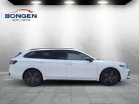 Gebraucht VW Passat R-line 150 PS (110 kW) 2024 Pure white (weiß) Kombi
