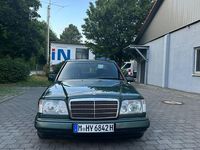 Gebraucht Mercedes E220 150 PS (110 kW) 1994 Grün Limousine