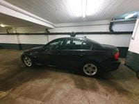 Gebraucht BMW 318 2011 Schwarz Limousine