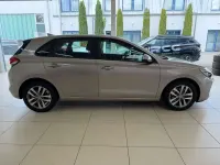 Gebraucht Hyundai i30 Trend 140 PS (102 kW) 2018 White sand Kleinwagen