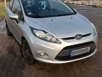 Gebraucht Ford Fiesta 82 PS (60 kW) 2012 Silber Kleinwagen