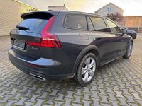 Gebraucht Volvo V60 CC Pro 190 PS (139 kW) 2019 Savile grey Kombi