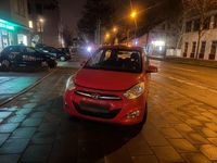 Gebraucht Hyundai i10 90 PS (66 kW) 2012 Rot Kleinwagen