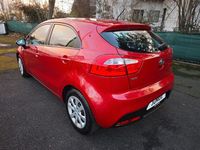 Gebraucht Kia Rio Attract 86 PS (63 kW) 2014 Rot Limousine