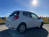 Gebraucht Renault Clio II Dynamique 75 PS (55 kW) 2009 Weiß Limousine