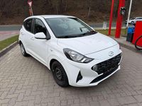 Gebraucht Hyundai i10 67 PS (49 kW) 2021 Weiß Kleinwagen