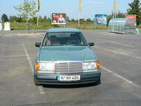 Second-hand Mercedes E230 132 CP (97 kW) 1987 Verde Berlinǎ