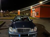 Gebraucht Mercedes E200 163 PS (119 kW) 2003 Blau Limousine