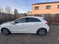Gebraucht Mercedes A180 130 PS (95 kW) 2014 Weiß Kleinwagen