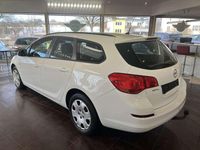 Gebraucht Opel Astra Edition 110 PS (80 kW) 2012 Weiß Kombi