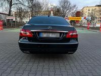 Gebraucht Mercedes E200 Avantgarde 136 PS (100 kW) 2012 Schwarz Limousine