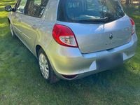 Gebraucht Renault Clio III 75 PS (55 kW) 2010 Silber Kleinwagen