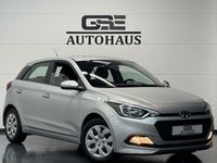 Gebraucht Hyundai i20 Classic 75 PS (55 kW) 2015 Silber Limousine