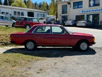 Gebraucht Mercedes 300 80 PS (58 kW) 1984 Rot Limousine