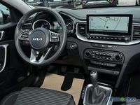 Gebraucht Kia Ceed Spirit 140 PS (102 kW) 2025 Lunarsilber metallic Kleinwagen