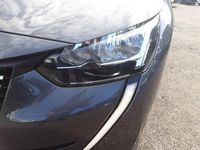 Gebraucht Peugeot 208 Active 101 PS (74 kW) 2023 Metfa platinium grau Kleinwagen