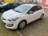 Gebraucht Hyundai i30 110 PS (80 kW) 2015 Weiß Limousine