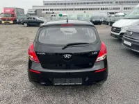Gebraucht Hyundai i20 Classic 86 PS (63 kW) 2015 Schwarz Kleinwagen