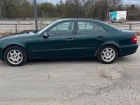 Gebraucht Mercedes E220 150 PS (110 kW) 2002 Grün Limousine