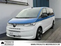 Gebraucht VW T7 Style 150 PS (110 kW) 2024 Mehrfarbenlackierung Van