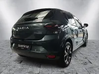 Neu Dacia Sandero Journey 101 PS (74 kW) 2026 Grün Limousine
