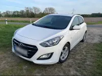 Gebraucht Hyundai i30 101 PS (74 kW) 2016 Weiß Limousine