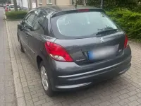 Gebraucht Peugeot 207 75 PS (55 kW) 2012 Grau Kleinwagen