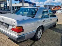 Brugt Mercedes E220 150 HK (110 kW) 1993 Sølv Sedan