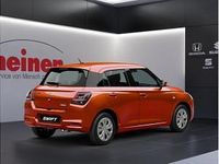 Gebraucht Suzuki Swift Club 83 PS (61 kW) 2024 Orange (flame orange pearl metallic) Kleinwagen
