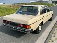 Gebraucht Mercedes 240 72 PS (52 kW) 1984 Limousine
