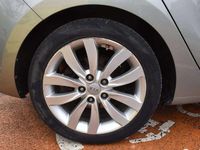 Gebraucht Kia Carens 116 PS (85 kW) 2016 Grau Van / Kleinbus