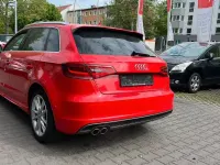 Gebraucht Audi A3 Ambiente 150 PS (110 kW) 2016 Rot Limousine