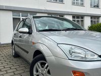 Gebraucht Ford Focus Ambiente 101 PS (74 kW) 2000 Silber Kleinwagen