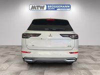 Neu Mitsubishi Outlander P-HEV Intro Edition 306 PS (225 kW) 2025 Weiss SUV