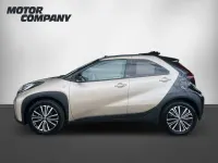 Gebraucht Toyota Aygo X Basis 72 PS (52 kW) 2024 Ginger beige metallic/ night sky black SUV