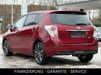 Gebraucht Toyota Verso 147 PS (108 kW) 2015 Rot Van / Kleinbus