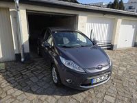 Gebraucht Ford Fiesta Titanium 95 PS (69 kW) 2012 Grau Kleinwagen
