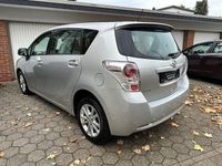 Gebraucht Toyota Verso Edition 126 PS (92 kW) 2011 Silber Van / Kleinbus