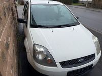 Gebraucht Ford Fiesta Ambiente 60 PS (44 kW) 2005 Weiß Kleinwagen