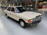 Gebraucht Mercedes 230 125 PS (91 kW) 1983 Beige Limousine
