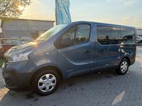 Usado Renault Trafic Expression 145 HP (106 kW) 2017 Azul Monovolume