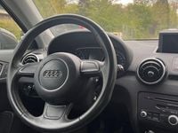 Second-hand Audi A1 Attraction 122 CP (89 kW) 2010 Maro Hatchback