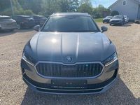 Neu Skoda Superb Selection 193 PS (141 kW) 2025 Grau Kombi