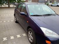 Gebraucht Ford Focus Ghia 116 PS (85 kW) 2001 Blau Limousine