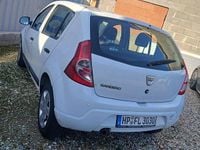 Gebraucht Dacia Sandero 75 PS (55 kW) 2012 Weiß Kleinwagen