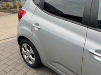 Używany Kia Venga 125 KM (91 kW) 2012 Srebrny Hatchback